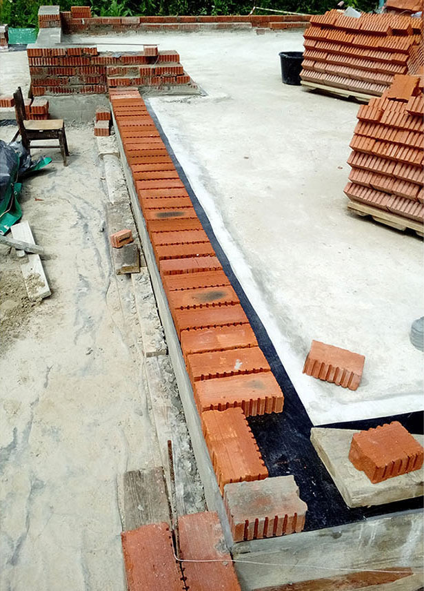 Строительство утепленного цоколя коттеджа с террасой на фундаментной .