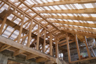 Монтаж мембраны Tyvek Solid на двускатной кровле